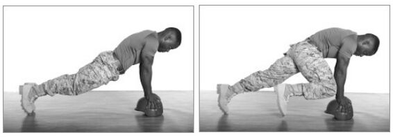 Plank con squat una versione migliorata dell'esercizio classico